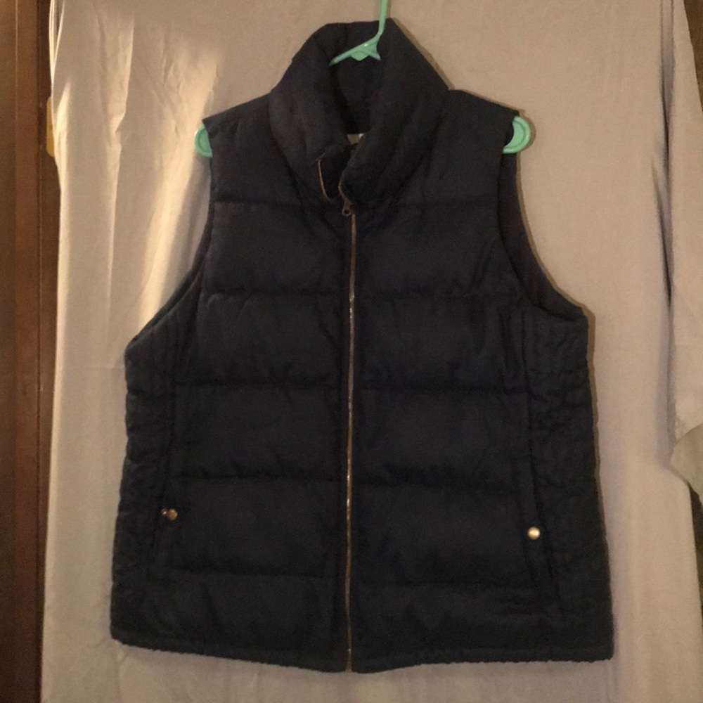 Navy blue zip puff vest
